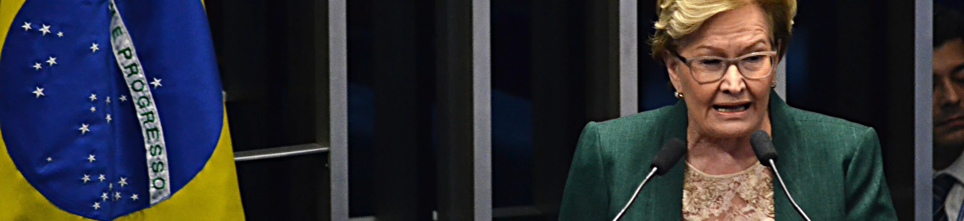 BRASÍLIA, DF - 31.08.2016: DILMA-IMPEACHMENT - A senadora Ana Amélia (PP-RS) - Senadores votam e decidem pelo afastamento definitivo da presidente Dilma Rousseff, por 61 votos a 20, durante sessão final do julgamento do processo de impeachment no Senado Federal, em Brasília, nesta quarta- feira, 31. (Foto: Renato Costa/Folhapress) BRASÍLIA, DF - 31.08.2016: DILMA-IMPEACHMENT - A senadora Ana Amélia (PP-RS) - Senadores votam e decidem pelo afastamento definitivo da presidente Dilma Rousseff, por 61 votos a 20, durante sessão final do julgamento do processo de impeachment no Senado Federal, em Brasília, nesta quarta- feira, 31. (Foto: Renato Costa/Folhapress)