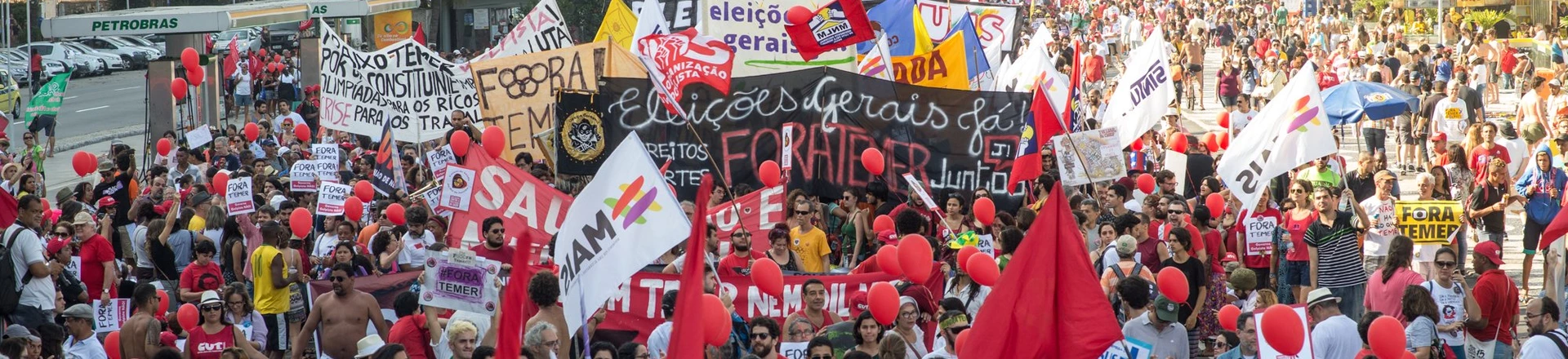 Milhares se reúnem em Copacabana em protesto contra governo Temer e Jogos Olímpicos Milhares se reúnem em Copacabana em protesto contra governo Temer e Jogos Olímpicos