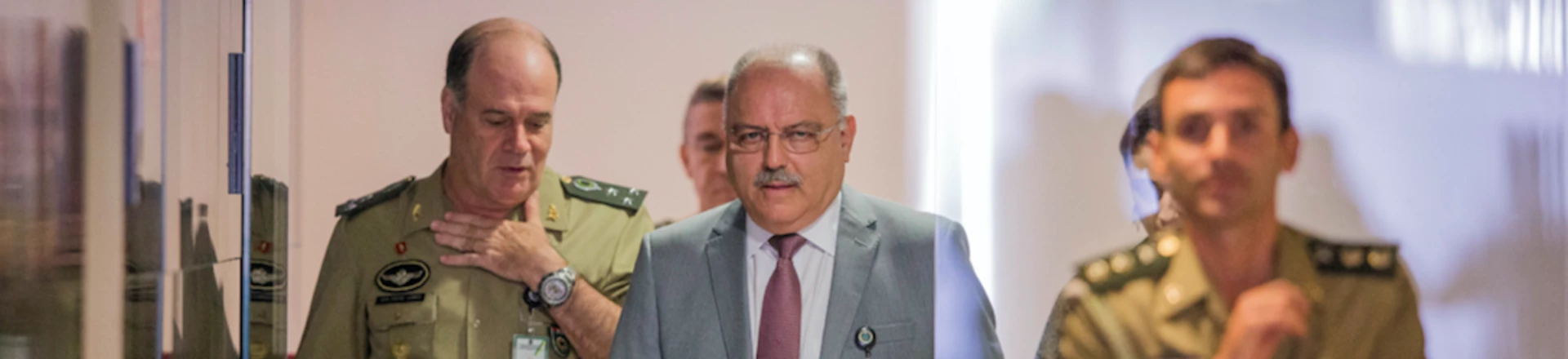 BRAS?çLIA, DF, 25.05.2017: TEMER-PROTESTOS – O general S?©rgio Etchegoyen em declara?ß?£o onde o ministro Raul Jungmann anuncia sa??da das tropas do Ex?©rcito da Esplanada dos Minist?©rios, nesta quinta-feira (25), em Bras??lia. (Foto: Eduardo Anizelli/Folhapress) BRAS?çLIA, DF, 25.05.2017: TEMER-PROTESTOS – O general S?©rgio Etchegoyen em declara?ß?£o onde o ministro Raul Jungmann anuncia sa??da das tropas do Ex?©rcito da Esplanada dos Minist?©rios, nesta quinta-feira (25), em Bras??lia. (Foto: Eduardo Anizelli/Folhapress)