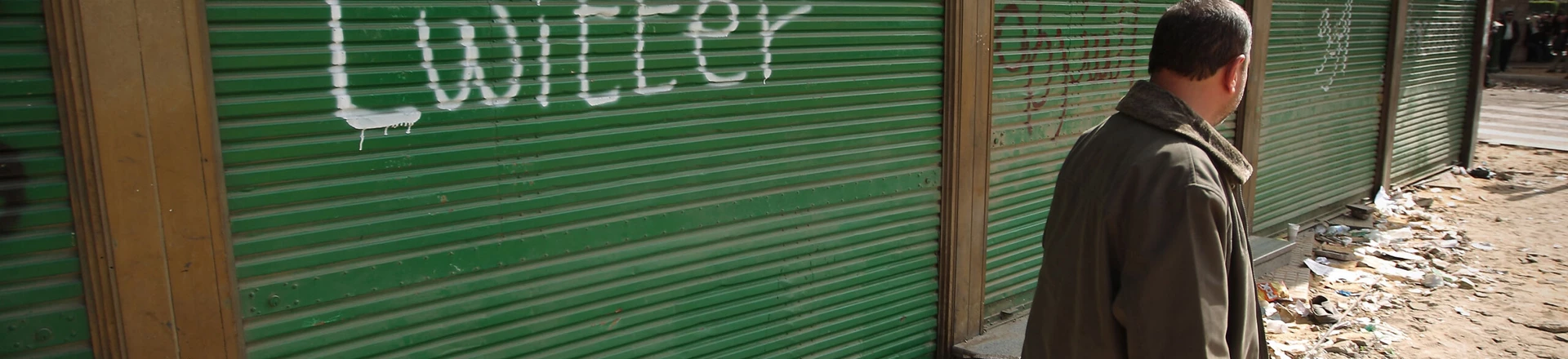 A palavra "Twitter" pintada em uma porta fechada na Praça Tahrir, no Cairo, em 4 de fevereiro de 2011, enquanto os manifestantes exigiam a renúncia do presidente Hosni Mubarak e o governo tentava reprimir o protesto desligando a internet. A rede social que ajudou a organizar a revolução egípcia agora está nas mãos de um bilionário de direita. A palavra "Twitter" pintada em uma porta fechada na Praça Tahrir, no Cairo, em 4 de fevereiro de 2011, enquanto os manifestantes exigiam a renúncia do presidente Hosni Mubarak e o governo tentava reprimir o protesto desligando a internet. A rede social que ajudou a organizar a revolução egípcia agora está nas mãos de um bilionário de direita.