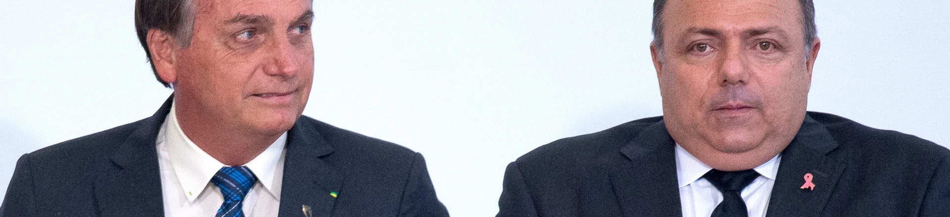 BRASILIA, BRAZIL - OCTOBER 14: Jair Bolsonaro, President of Brazil, and Health Minister, Eduardo Pazuello during the launching of Programa Genomas Brazil amidst the coronavirus (COVID-19) pandemic at the Planalto Palace on Octuber 14, 2020 in Brasilia. Brazil has over 5.140,000 confirmed positive cases of Coronavirus and has over 151,747 deaths. (Photo by Andressa Anholete/Getty Images) BRASILIA, BRAZIL - OCTOBER 14: Jair Bolsonaro, President of Brazil, and Health Minister, Eduardo Pazuello during the launching of Programa Genomas Brazil amidst the coronavirus (COVID-19) pandemic at the Planalto Palace on Octuber 14, 2020 in Brasilia. Brazil has over 5.140,000 confirmed positive cases of Coronavirus and has over 151,747 deaths. (Photo by Andressa Anholete/Getty Images)