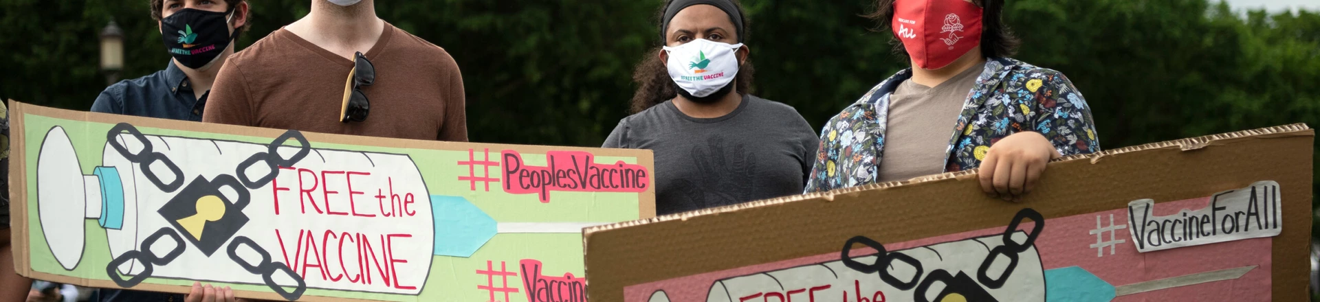 Ativistas exigem acesso global e equitativo à vacina contra a covid-19 no National Mall em Washington, EUA, em 5 de maio de 2021. Foto: Caroline Brehman/Getty Images