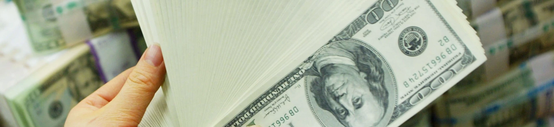 SEOUL, SOUTH KOREA - FEBRUARY 22: A South Korean banker carries US dollar bank notes at the Korea Exchange bank on February 22, 2005 in Seoul, South Korea. The South Korean won jumped to its highest intraday level in more than seven years in domestic trade on Tuesday, boosted by strong foreign equity buying and exporter deals. (Photo by Chung Sung-Jun/Getty Images) SEOUL, SOUTH KOREA - FEBRUARY 22: A South Korean banker carries US dollar bank notes at the Korea Exchange bank on February 22, 2005 in Seoul, South Korea. The South Korean won jumped to its highest intraday level in more than seven years in domestic trade on Tuesday, boosted by strong foreign equity buying and exporter deals. (Photo by Chung Sung-Jun/Getty Images)