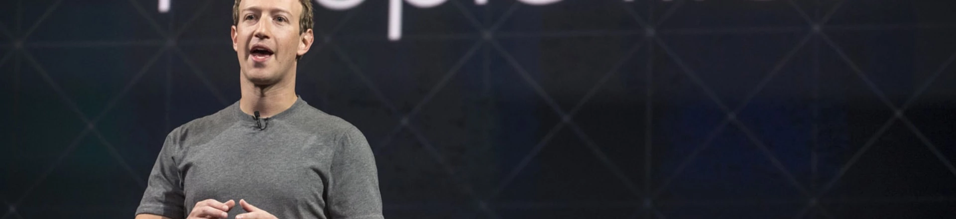 Mark Zuckerberg, presidente e fundador do Facebook, fala durante o evento Oculus connet 3 em San Jose, California, na quinta-feira, 6 de outubro de 2016.  Mark Zuckerberg, presidente e fundador do Facebook, fala durante o evento Oculus connet 3 em San Jose, California, na quinta-feira, 6 de outubro de 2016.