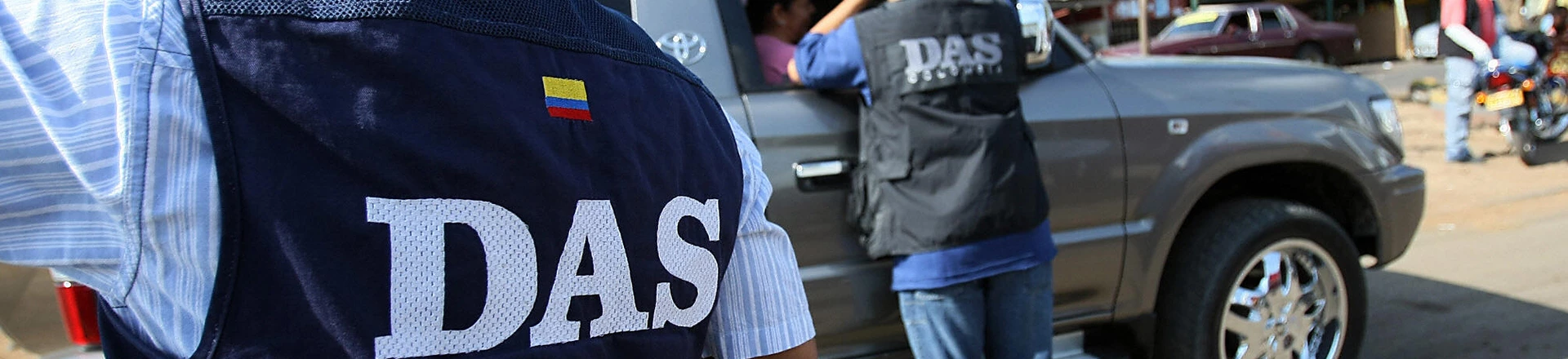 members of the Colombian DAS check cars in the border region of Paraguachon, in the Colombian-Venezuelan Guajira, state of Maracaibo, some 650 km northwest of Caracas on March 4, 2008. Colombia on Monday tried to tamp down tensions over its incursion into Ecuador, which has sparked diplomatic rebukes from around Latin America and led to a military standoff with its neighbors. Venezuela and Ecuador moved troops to their borders with Colombia and engaged in a war of words following Colombia's anti-guerrilla raid Saturday into Ecuador. AFP PHOTO/Juan BARRETO (Photo credit should read JUAN BARRETO/AFP/Getty Images) members of the Colombian DAS check cars in the border region of Paraguachon, in the Colombian-Venezuelan Guajira, state of Maracaibo, some 650 km northwest of Caracas on March 4, 2008. Colombia on Monday tried to tamp down tensions over its incursion into Ecuador, which has sparked diplomatic rebukes from around Latin America and led to a military standoff with its neighbors. Venezuela and Ecuador moved troops to their borders with Colombia and engaged in a war of words following Colombia's anti-guerrilla raid Saturday into Ecuador. AFP PHOTO/Juan BARRETO (Photo credit should read JUAN BARRETO/AFP/Getty Images)