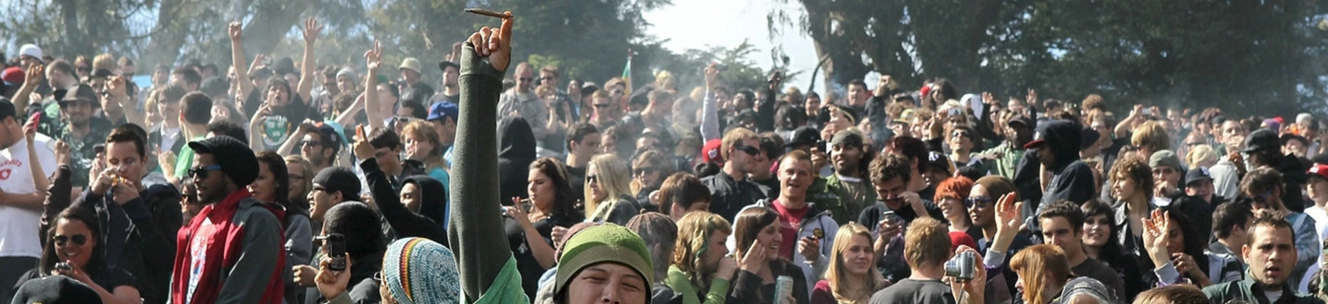 Há indícios de que a legalização da maconha pode reduzir o consumo de álcool Há indícios de que a legalização da maconha pode reduzir o consumo de álcool