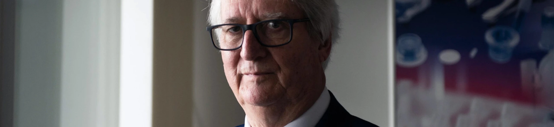 John Heylings, ex-cientista da Imperial Chemical Industries, em seu escritório no Parque de Ciência e Inovação da Universidade Keele, em Newcastle-under-Lyme, na Inglaterra, em 15 de março de 2021.  John Heylings, ex-cientista da Imperial Chemical Industries, em seu escritório no Parque de Ciência e Inovação da Universidade Keele, em Newcastle-under-Lyme, na Inglaterra, em 15 de março de 2021.