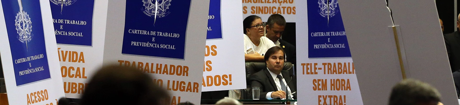 26/04/2017- Brasília- DF, Brasil- Deputados de partidos de oposição ao governo tentam adiar a votação em plenário do projeto de lei (6787/16), que trata da reforma trabalhista
Foto: Antonio Cruz/Agência Brasil 26/04/2017- Brasília- DF, Brasil- Deputados de partidos de oposição ao governo tentam adiar a votação em plenário do projeto de lei (6787/16), que trata da reforma trabalhista
Foto: Antonio Cruz/Agência Brasil
