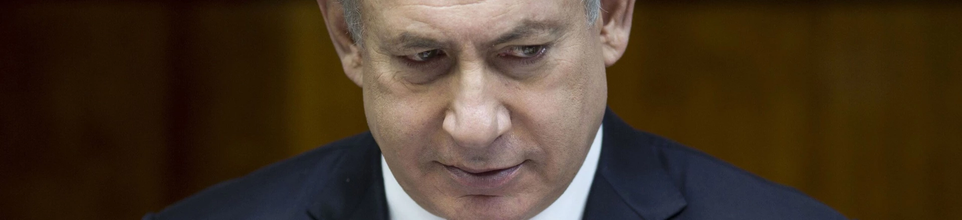 O primeiro-ministro israelense Benjamin Netanyahu preside o encontro semanal do gabinete em seu escritório, em Jerusalém, em 11 de dezembro de 2016.