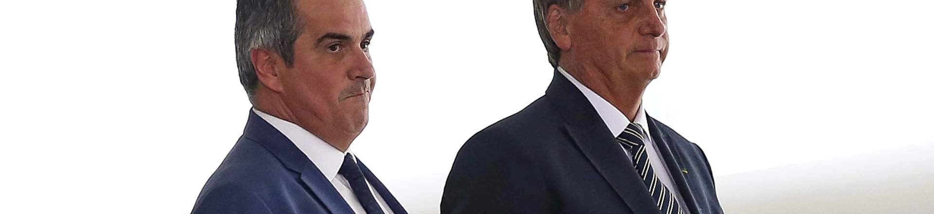 O ministro da Casa Civil Ciro Nogueira, um dos grandes nomes ligados ao orçamento secreto, junto ao presidente Jair Bolsonaro. O ministro da Casa Civil Ciro Nogueira, um dos grandes nomes ligados ao orçamento secreto, junto ao presidente Jair Bolsonaro.