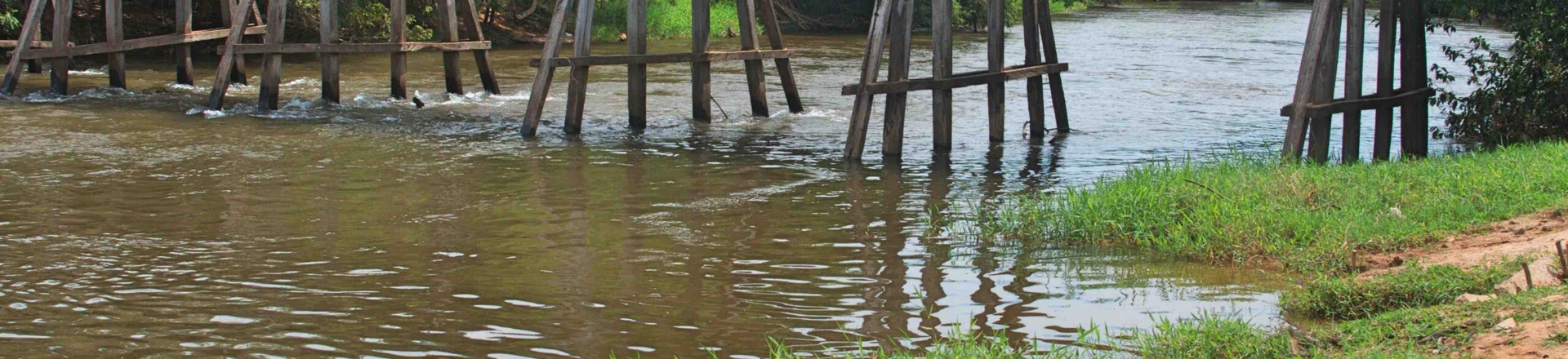 Parte final do Rio Arrojado flui a 40 litros por segundo na estação seca o que deveria ocorrer na época chuvosa, segundo ambientalista. Parte final do Rio Arrojado flui a 40 litros por segundo na estação seca o que deveria ocorrer na época chuvosa, segundo ambientalista.