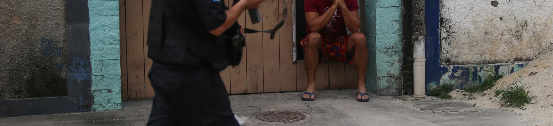 Operações de policiais no Rio de Janeiro reforçam política de confronto na Segurança Pública. Operações de policiais no Rio de Janeiro reforçam política de confronto na Segurança Pública.