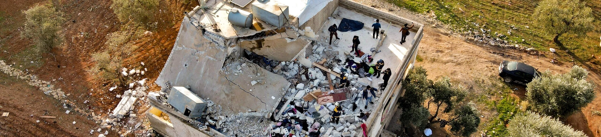 Vista aérea mostra a destruição após o ataque noturno das forças de operações especiais dos EUA em Idlib, na Síria, em 3 de fevereiro de 2021.  Vista aérea mostra a destruição após o ataque noturno das forças de operações especiais dos EUA em Idlib, na Síria, em 3 de fevereiro de 2021.