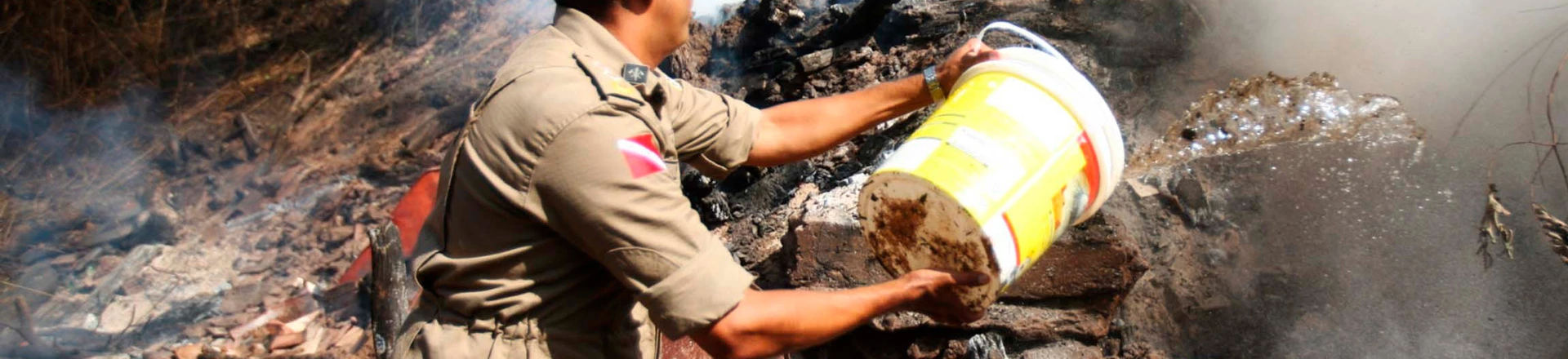 Bombeiros contém incêndio em Alter do Chão em outubro de 2019. Bombeiros contém incêndio em Alter do Chão em outubro de 2019.