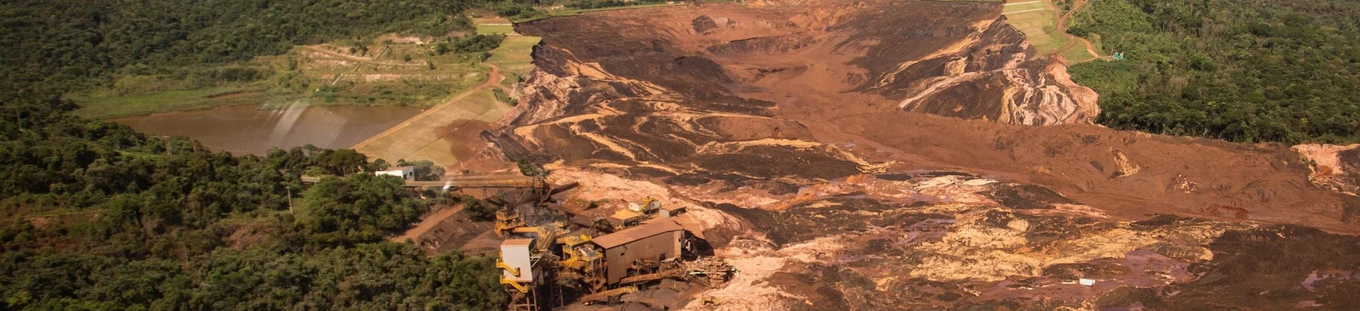 BRUMADINHO, MG, 25.01.2019: BARRAGEM-MG - Uma barragem da mineradora Vale rompeu a manh?£ desta sexta-feira (25) em Brumadinho, cidade da Grande Belo Horizonte. Rompimento foi na altura do km 50 da rodovia MG-040. N?£o h?° informa?ß?µes sobre feridos. (Foto:  Moises Silva/O Tempo/Folhapress) BRUMADINHO, MG, 25.01.2019: BARRAGEM-MG - Uma barragem da mineradora Vale rompeu a manh?£ desta sexta-feira (25) em Brumadinho, cidade da Grande Belo Horizonte. Rompimento foi na altura do km 50 da rodovia MG-040. N?£o h?° informa?ß?µes sobre feridos. (Foto:  Moises Silva/O Tempo/Folhapress)