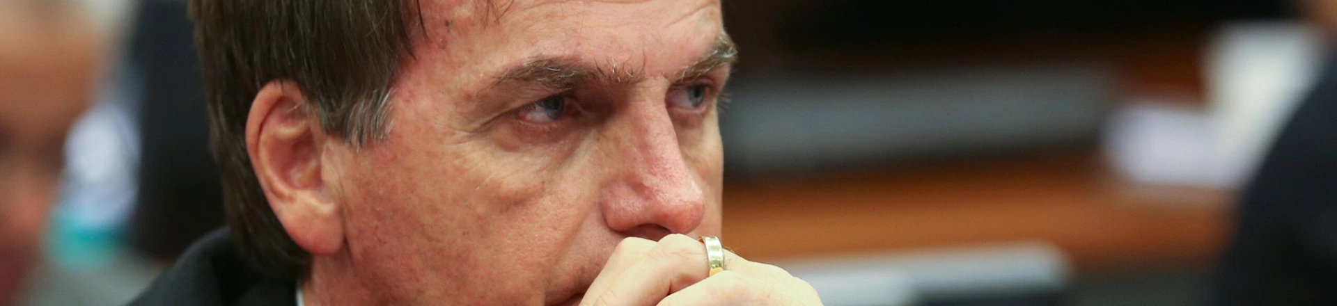 Brasília - O pai do deputado, Jair Bolsonaro durante o Conselho de Ética da Câmara que arquivou duas representaçõescontra o deputado Eduardo Bolsonaro por quebra do decoro (Fabio Rodrigues Pozzebom/ Agencia Brasil) Brasília - O pai do deputado, Jair Bolsonaro durante o Conselho de Ética da Câmara que arquivou duas representaçõescontra o deputado Eduardo Bolsonaro por quebra do decoro (Fabio Rodrigues Pozzebom/ Agencia Brasil)