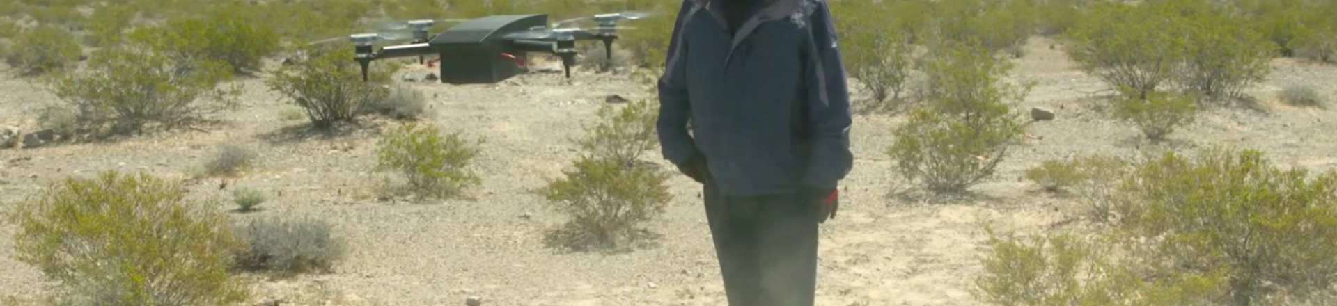 Drone dá choque em migrante na fronteira em vídeo de startup dos EUA Drone dá choque em migrante na fronteira em vídeo de startup dos EUA