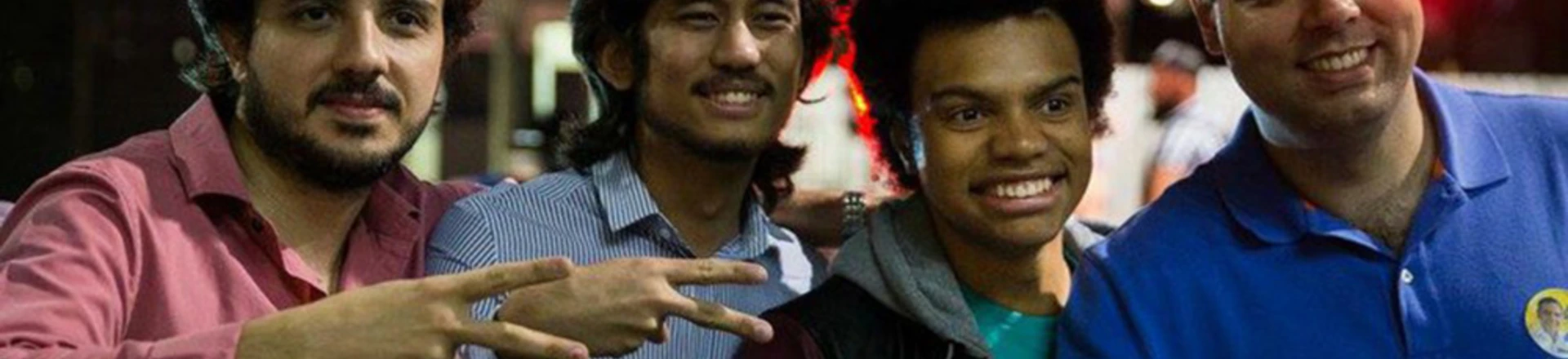 MBL tira a máscara e entra firme na política partidária MBL tira a máscara e entra firme na política partidária