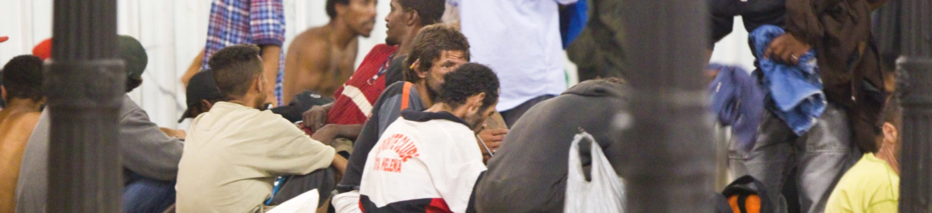 A lei fortalece as comunidades terapêuticas – em geral, clínicas antidrogas ligadas a religiosos, algumas com acusações de maus tratos –, e facilita a internação involuntária de dependentes químicos. A lei fortalece as comunidades terapêuticas – em geral, clínicas antidrogas ligadas a religiosos, algumas com acusações de maus tratos –, e facilita a internação involuntária de dependentes químicos.