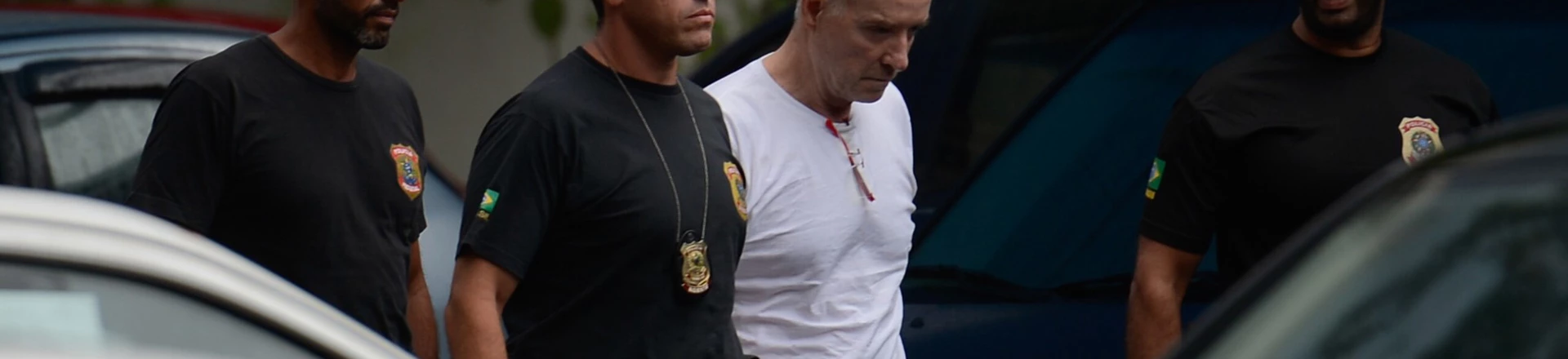 Rio de Janeiro  - Empresário Eike Batista deixa a sede da PF, na região portuária da cidade, após depoimento na Delegacia de Combate ao Crime Organizado e Desvio de Recursos (Fernando Frazão/Agência Brasil) Rio de Janeiro  - Empresário Eike Batista deixa a sede da PF, na região portuária da cidade, após depoimento na Delegacia de Combate ao Crime Organizado e Desvio de Recursos (Fernando Frazão/Agência Brasil)