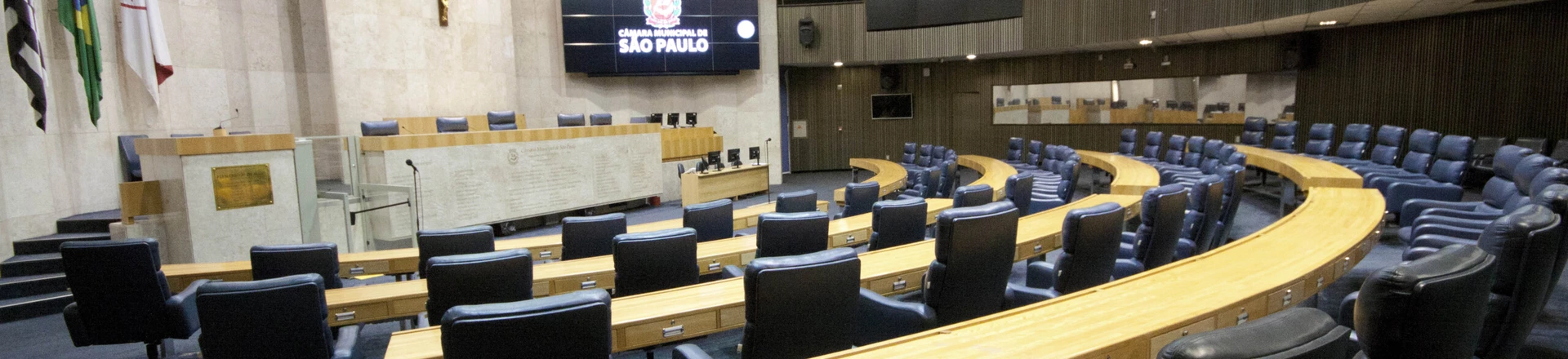 Com 57 mil vereadores, Brasil elegerá verdadeira “cidade legislativa” que custa R$ 10 bi por ano Com 57 mil vereadores, Brasil elegerá verdadeira “cidade legislativa” que custa R$ 10 bi por ano