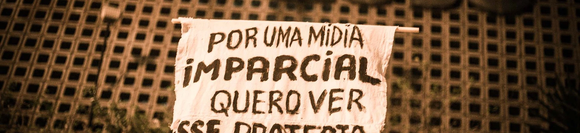 "Ocupa Rede Globo", manifestação em frente à sede da empresa, em julho de 2013. "Ocupa Rede Globo", manifestação em frente à sede da empresa, em julho de 2013.