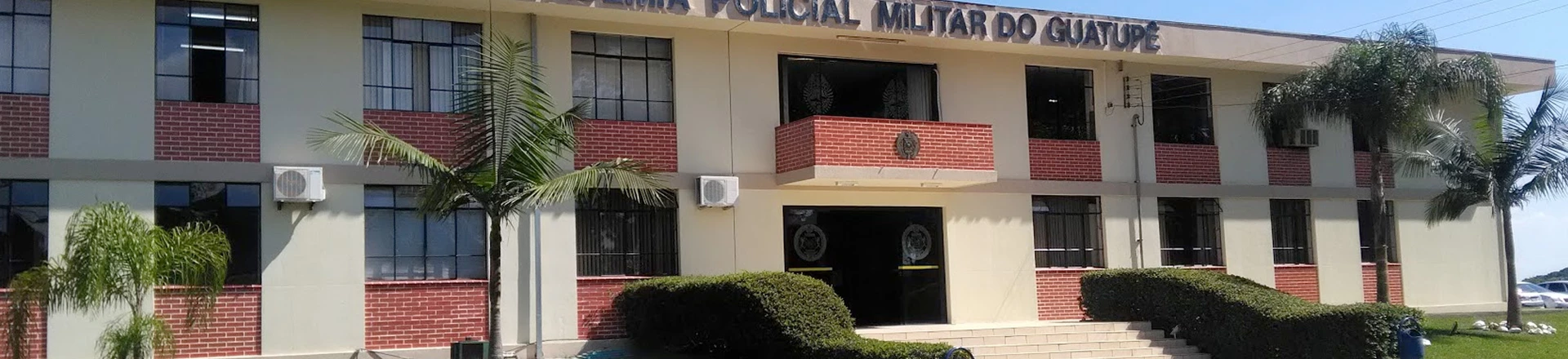 PM esconde surto de covid-19 em academia militar e mantém alunos aglomerados no Paraná PM esconde surto de covid-19 em academia militar e mantém alunos aglomerados no Paraná