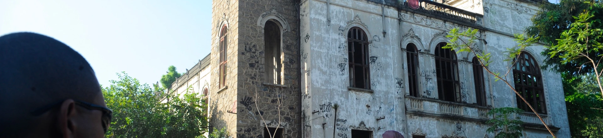 O prédio do antigo Museu do Índio estava abandonado desde o fim dos anos 1970 até ser ocupado por indígenas e movimentos sociais. Desocupado, voltou a ser esquecido.   O prédio do antigo Museu do Índio estava abandonado desde o fim dos anos 1970 até ser ocupado por indígenas e movimentos sociais. Desocupado, voltou a ser esquecido.