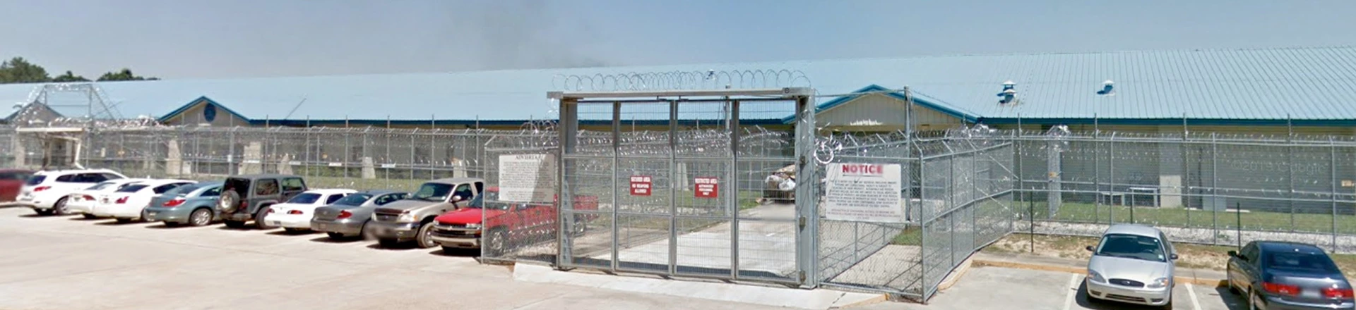 O Centro de Processamento do ICE em Pine Prairie, Louisiana, em 2019. O Centro de Processamento do ICE em Pine Prairie, Louisiana, em 2019.