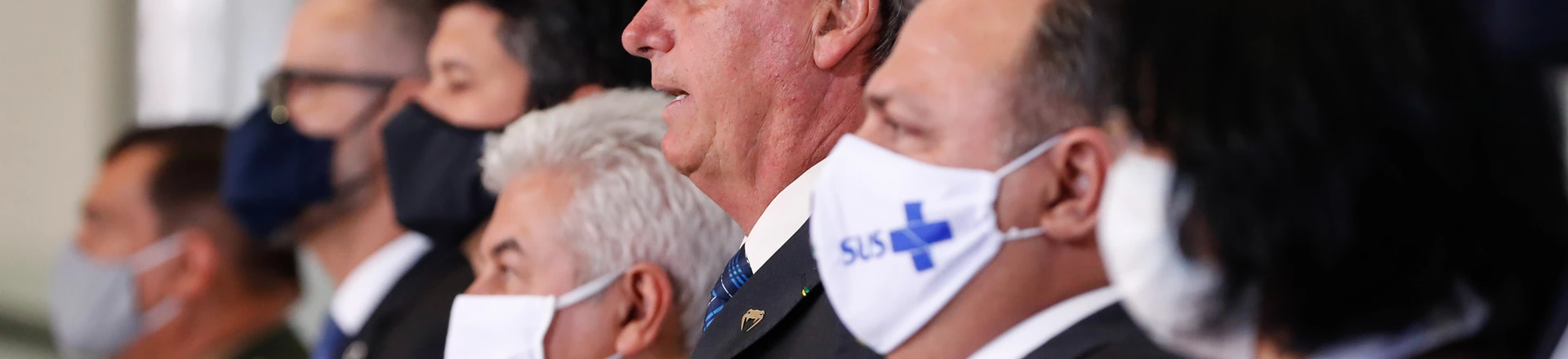 (Brasília - DF, 14/10/2020) Presidente da República, Jair Bolsonaro durante execução do Hino Nacional Brasileiro.Foto: Alan Santos/PR (Brasília - DF, 14/10/2020) Presidente da República, Jair Bolsonaro durante execução do Hino Nacional Brasileiro.Foto: Alan Santos/PR