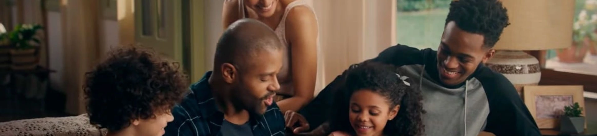 No país onde negros são minoria nas telas, anúncio d’O Boticário faz explodir racismo nas redes No país onde negros são minoria nas telas, anúncio d’O Boticário faz explodir racismo nas redes