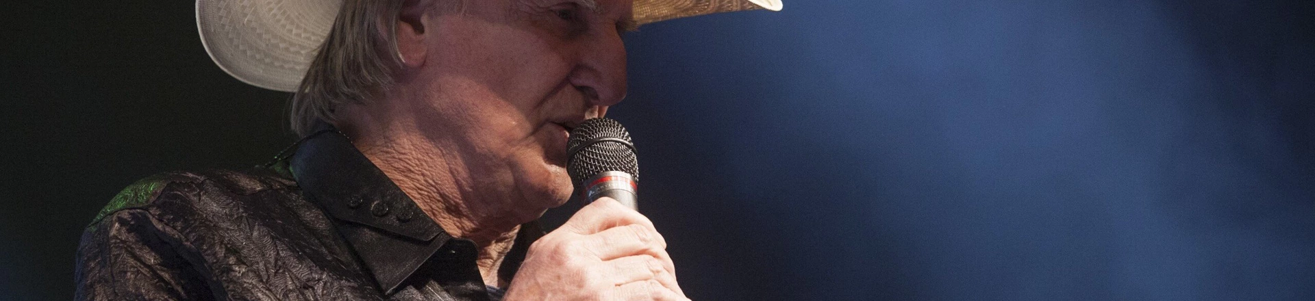 SÃ?O PAULO, SP 21.07.2017: SHOW-SP - Os sertanejos Renato Teixeira, Sergio Reis e Almir Sater, em show da turne Tocando em Frente, se apresentaram no Espaco das Americas, zona oeste da capital, na noite desta sexta-feira (21). (Foto: Ale Frata/Codigo19/Folhapress) SÃ?O PAULO, SP 21.07.2017: SHOW-SP - Os sertanejos Renato Teixeira, Sergio Reis e Almir Sater, em show da turne Tocando em Frente, se apresentaram no Espaco das Americas, zona oeste da capital, na noite desta sexta-feira (21). (Foto: Ale Frata/Codigo19/Folhapress)