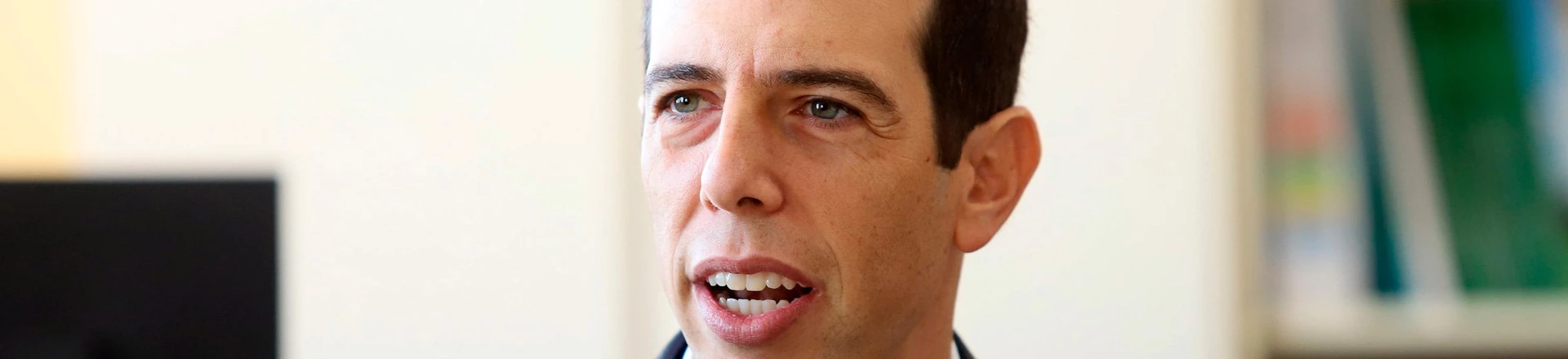 Ministro escolhido por Bolsonaro para a Educação contratou afiliada da TV Record e deixou alunos de 165 cidades sem aulas Ministro escolhido por Bolsonaro para a Educação contratou afiliada da TV Record e deixou alunos de 165 cidades sem aulas