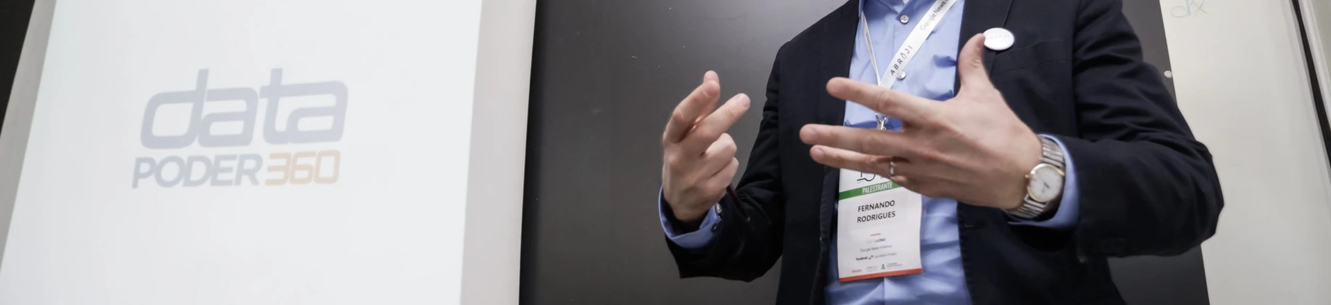 Fernando Rodrigues, do Data Poder360, foi criticado por Ibope e Datafolha por pesquisas eleitorais feitas por telefone. Fernando Rodrigues, do Data Poder360, foi criticado por Ibope e Datafolha por pesquisas eleitorais feitas por telefone.