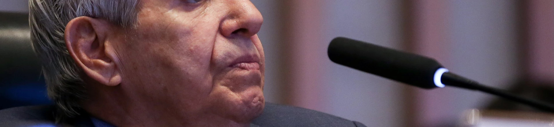 General Heleno minimiza 8 de janeiro, defende Bolsonaro e debocha de CPI dos atos golpistas no DF General Heleno minimiza 8 de janeiro, defende Bolsonaro e debocha de CPI dos atos golpistas no DF