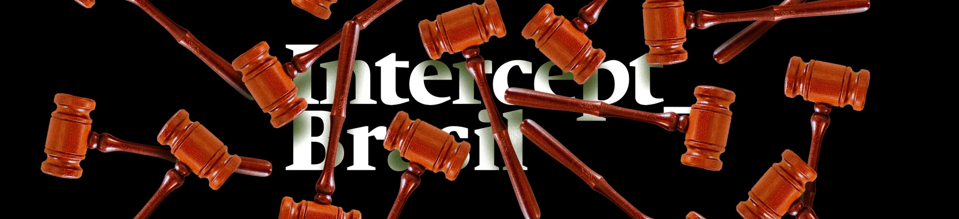 Logo do Intercept Brasil coberta por martelos de juízes. Logo do Intercept Brasil coberta por martelos de juízes.
