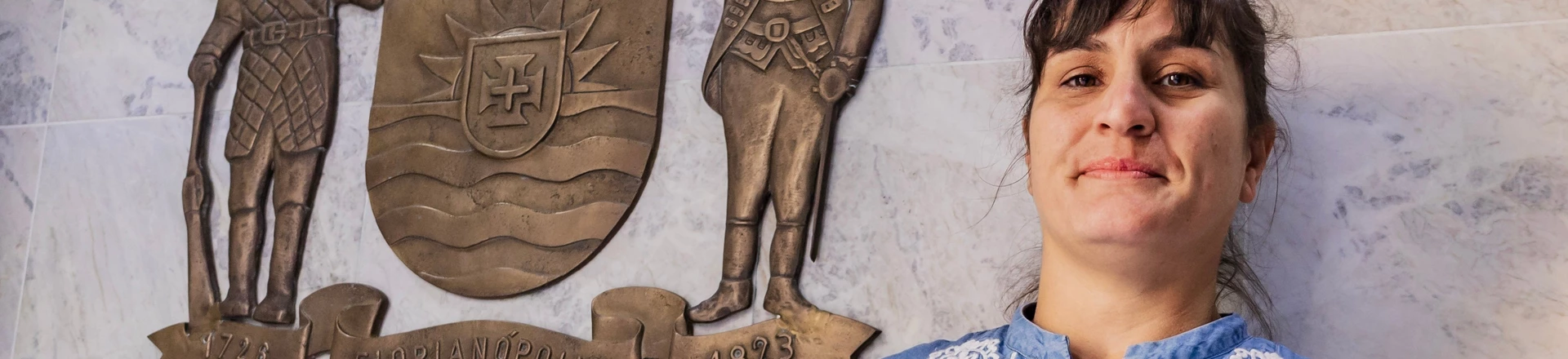 Professora é perseguida por apoiar inclusão de aluna trans em escola pública de Florianópolis Professora é perseguida por apoiar inclusão de aluna trans em escola pública de Florianópolis