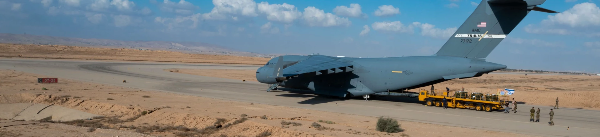 Aviadores da Força Aérea dos Estados Unidos entregam carregamento aos militares israelenses em 15 de outubro de 2023. Aviadores da Força Aérea dos Estados Unidos entregam carregamento aos militares israelenses em 15 de outubro de 2023.