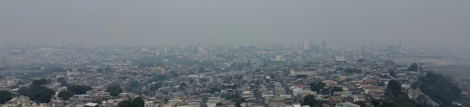 Fumaça encobriu Manaus, capital do Amazonas, em outubro e voltou ainda mais densa no primeiro final de semana de novembro. 