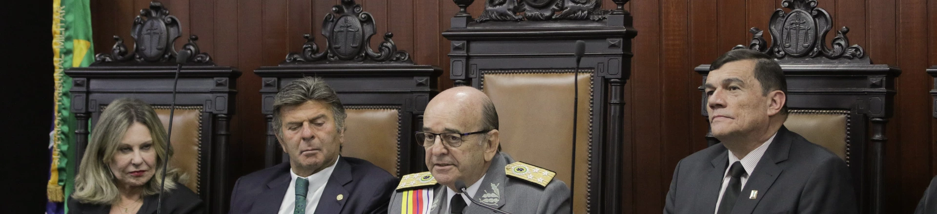 Militares pediram, militares aprovaram: bônus retroativo por excesso de trabalho ainda precisa passar pelo crivo do Conselho Nacional de Justiça, mas foi aceito com unanimidade pelo Superior Tribunal Militar. Militares pediram, militares aprovaram: bônus retroativo por excesso de trabalho ainda precisa passar pelo crivo do Conselho Nacional de Justiça, mas foi aceito com unanimidade pelo Superior Tribunal Militar.