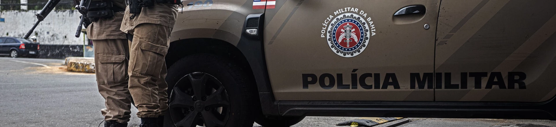 Policiais militares são investigados por torturar indígenas e favorecer fazendeiros na Bahia. Policiais militares são investigados por torturar indígenas e favorecer fazendeiros na Bahia.