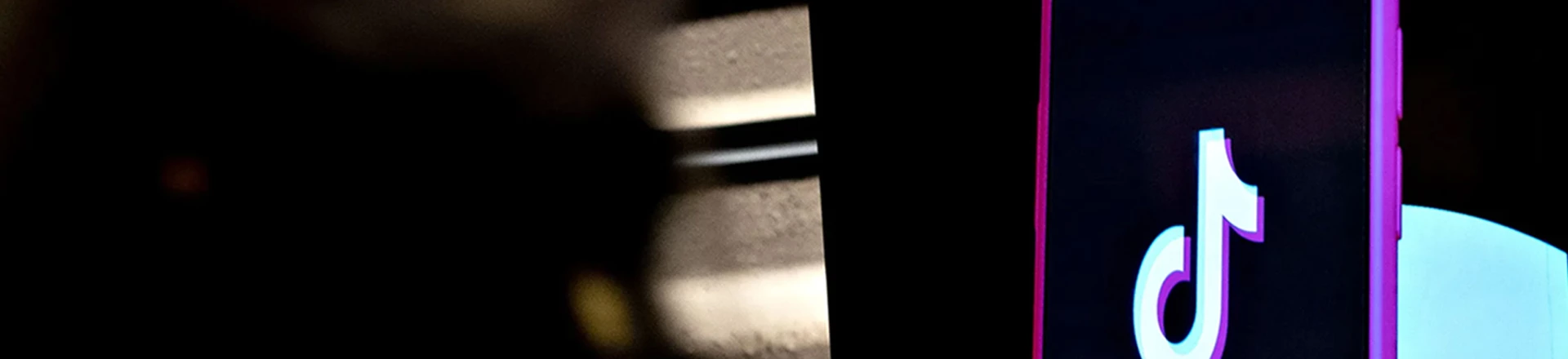 Anúncio do aplicativo TikTok em uma estação de metrô em Washington, EUA. Anúncio do aplicativo TikTok em uma estação de metrô em Washington, EUA.