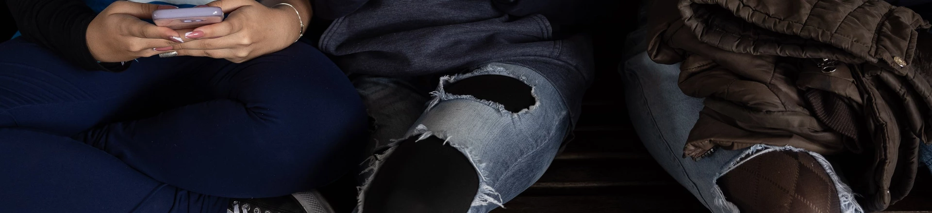 Adolescentes utilizam celular em escola estadual no Paraná. Foto: Mathilde Missioneiro/Folhapress Adolescentes utilizam celular em escola estadual no Paraná. Foto: Mathilde Missioneiro/Folhapress