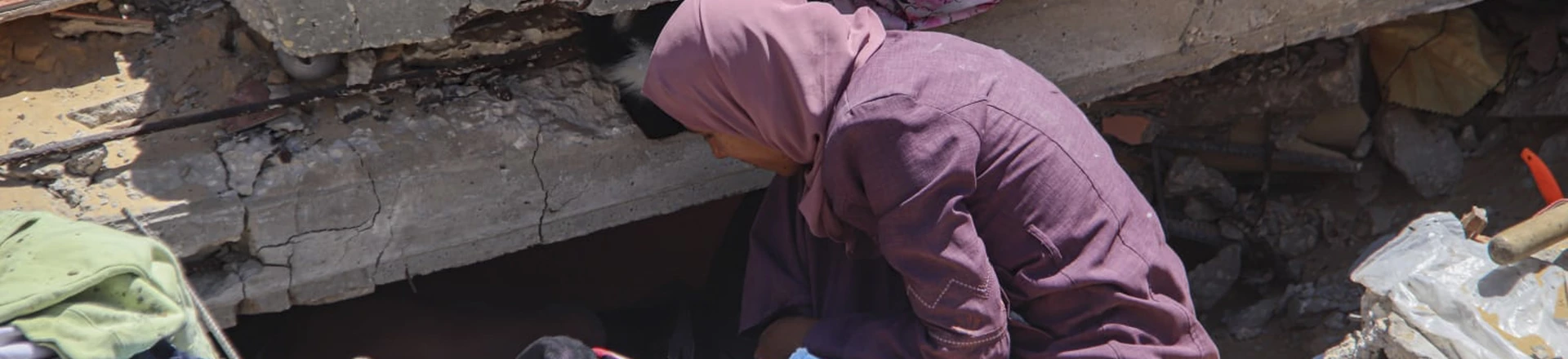 Palestinos após mais um ataque de Israel em Gaza. Palestinos após mais um ataque de Israel em Gaza.