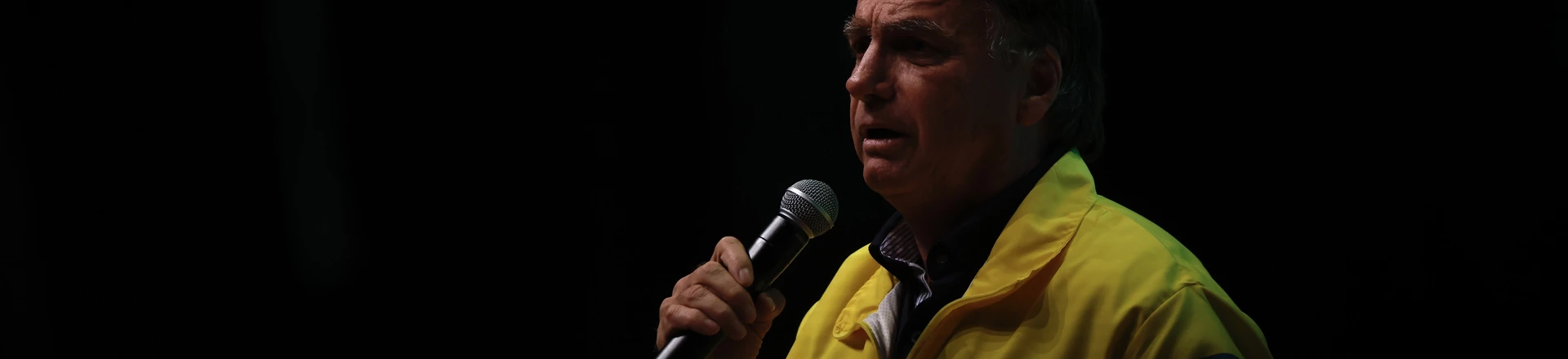 Mudança na Lei da Ficha Limpa é o caminho mais importante para uma possível candidatura de Bolsonaro em 2026. Ainda assim, é improvável que isso aconteça. (Foto: Pedro Ladeira/Folhapress) Mudança na Lei da Ficha Limpa é o caminho mais importante para uma possível candidatura de Bolsonaro em 2026. Ainda assim, é improvável que isso aconteça. (Foto: Pedro Ladeira/Folhapress)