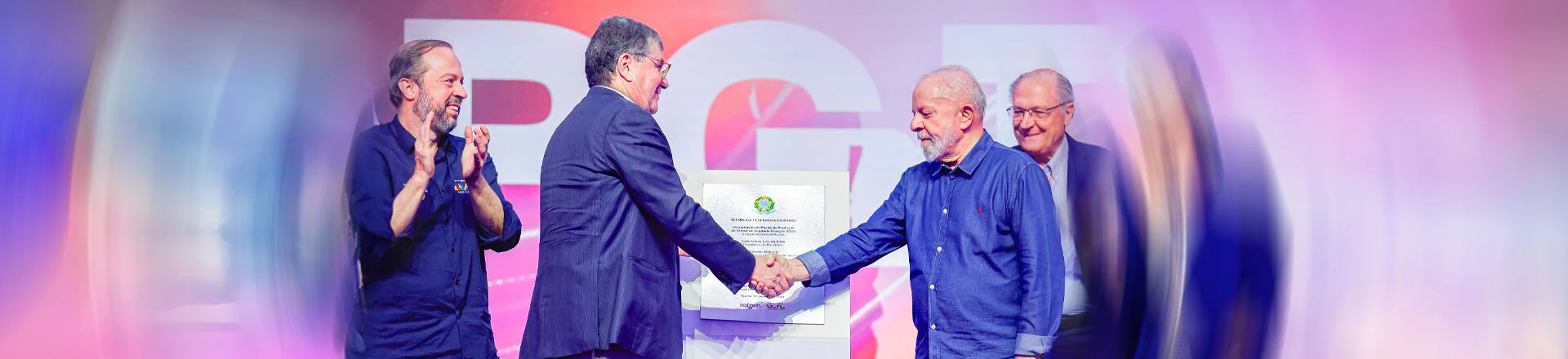 Ministro de Lula ressuscita projeto bolsonarista que enfraquece Petrobras e favorece bilionário Ministro de Lula ressuscita projeto bolsonarista que enfraquece Petrobras e favorece bilionário