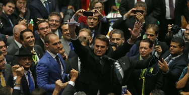 O então deputado Jair Bolsonaro vota na sessão da Câmara dos Deputados o pedido de impeachment da presidente Dilma Rousseff.