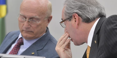 Brasília - O Presidente da CCJ da Câmara dos Deputados, Osmar Serraglio e o ex-presidente da Câmara, Eduardo Cunha durante o encerramento da sessão de votação do processo de Cunha (Antonio Cruz/ Agência Brasil) Brasília - O Presidente da CCJ da Câmara dos Deputados, Osmar Serraglio e o ex-presidente da Câmara, Eduardo Cunha durante o encerramento da sessão de votação do processo de Cunha (Antonio Cruz/ Agência Brasil)