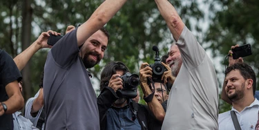 SÃO BERNARDO DO CAMPO, SP, 21.10.2017: LULA-SP - O ex-presidente Lula visita a ocupação Povo Sem Medo, do MTST (Movimento dos Trabalhadores Sem-Teto), em São Bernardo do Campo. Na foto, Lula e o líder do movimento, Guilherme Boulos. (Foto: Bruno Santos/Folhapress) SÃO BERNARDO DO CAMPO, SP, 21.10.2017: LULA-SP - O ex-presidente Lula visita a ocupação Povo Sem Medo, do MTST (Movimento dos Trabalhadores Sem-Teto), em São Bernardo do Campo. Na foto, Lula e o líder do movimento, Guilherme Boulos. (Foto: Bruno Santos/Folhapress)