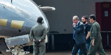 Brasília - O ex-presidente da Câmara dos Deputados, Eduardo Cunha, embarca para Curitiba após ser preso pela Polícia Federal. (Wilson Dias/Agência Brasil) Brasília - O ex-presidente da Câmara dos Deputados, Eduardo Cunha, embarca para Curitiba após ser preso pela Polícia Federal. (Wilson Dias/Agência Brasil)